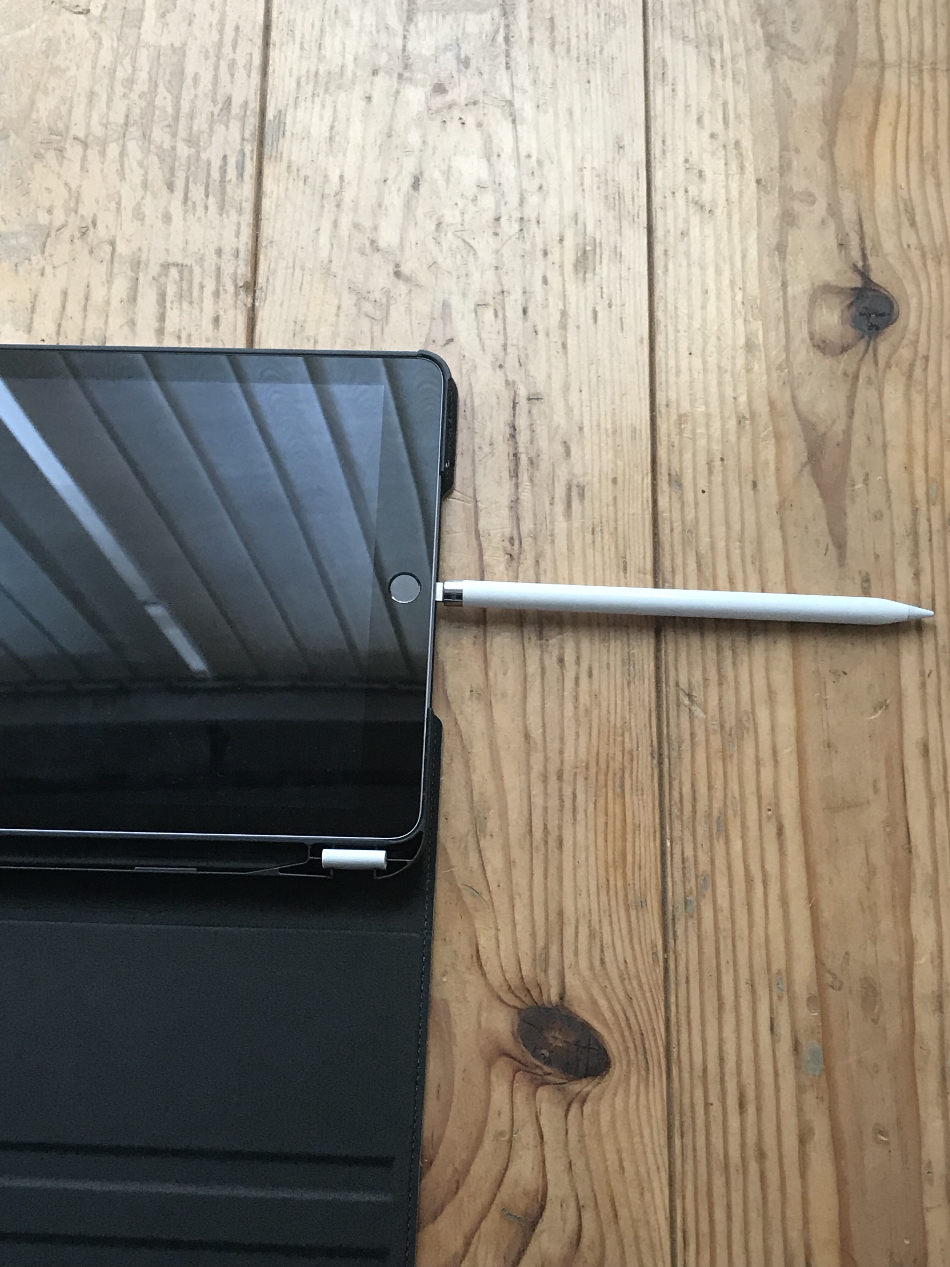 Charging Apple Pencil